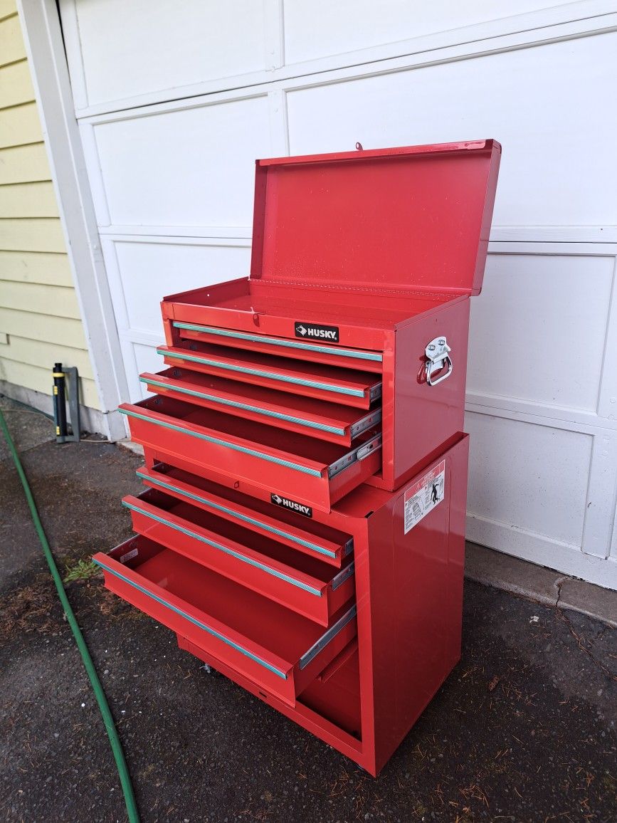 Husky rolling tool chest can deliver