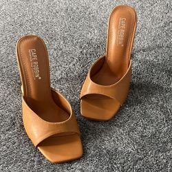 NEW CAPE ROBIN MULES HEELS SIZE 6