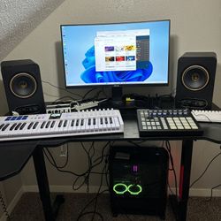 Studio Monitors 