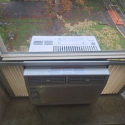 Perfectly almost new  air conditioner 