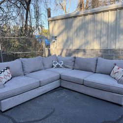 Like New Grey Sectional ( Delivery Available ) 