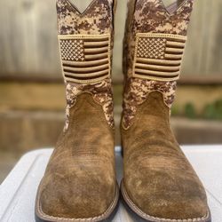 ARIAT BOOTS AMERICAN FLAG (LIKE NEW)