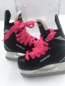 bauer Ice/hockey skates supreme size 10 youth girls! Nice Great condition! Located at 1 E. Derenne Avenue