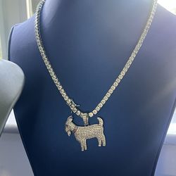 chain and pendant 