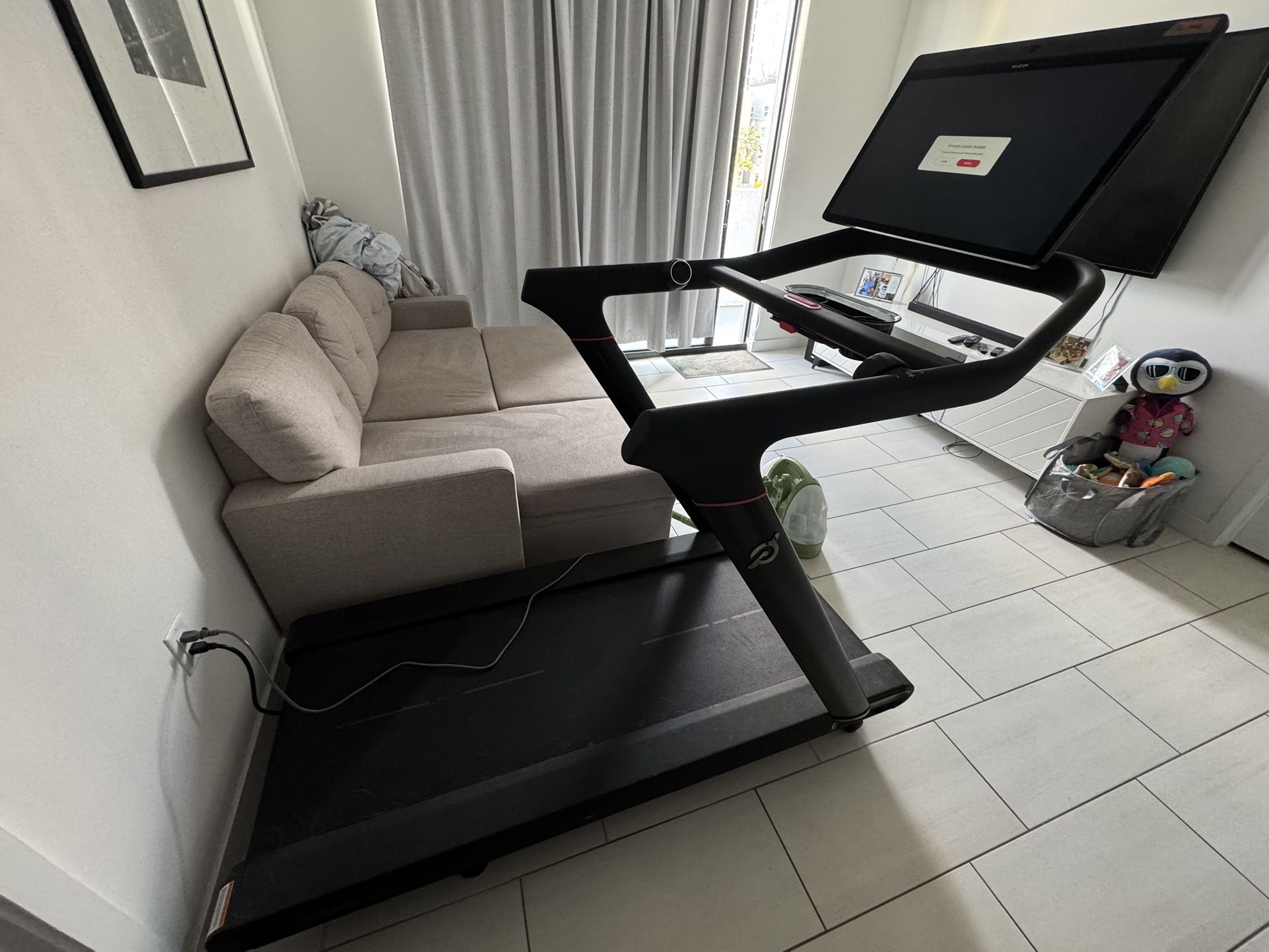 PELOTON TREADMILL