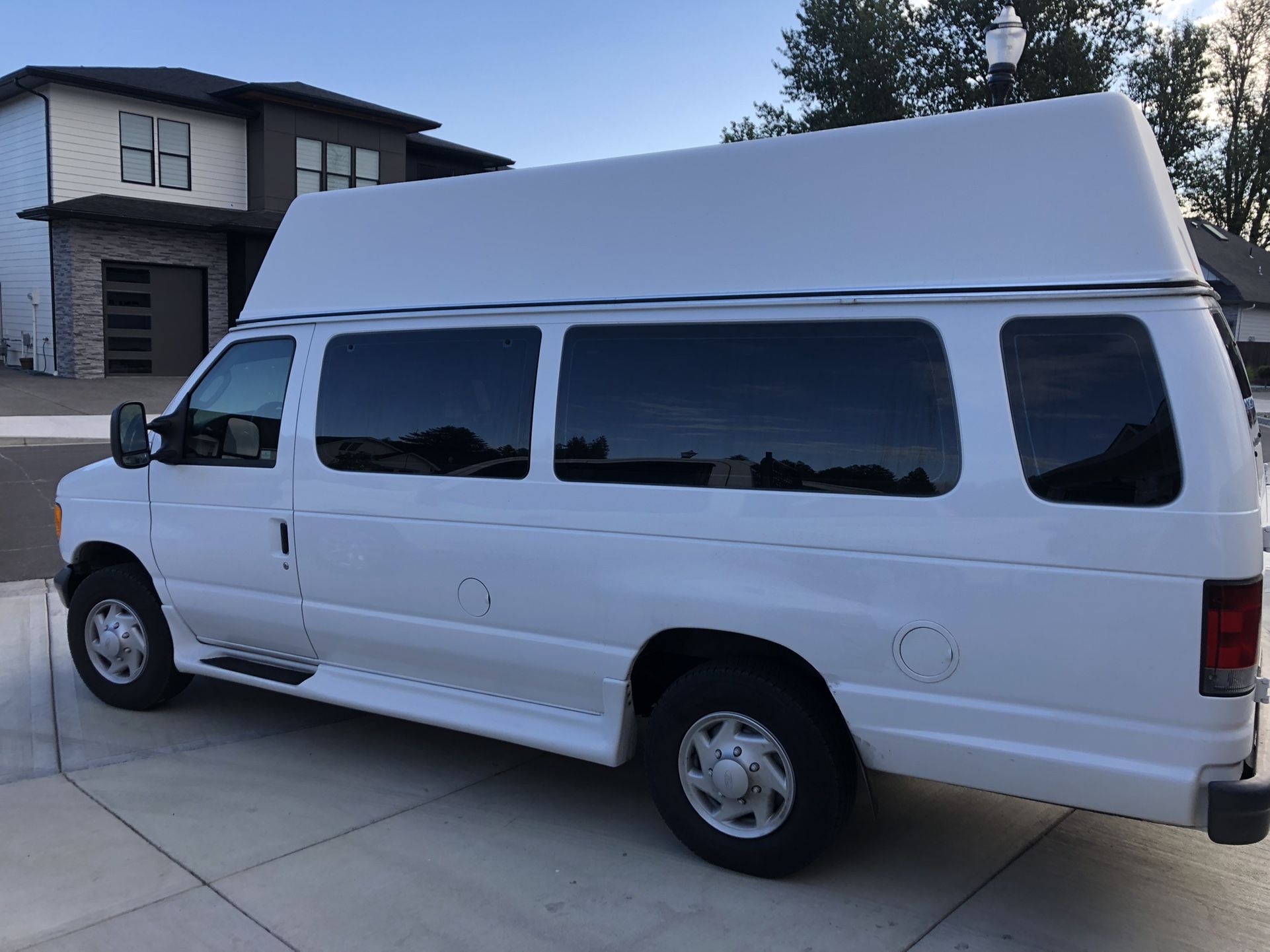 2012 Ford E-350