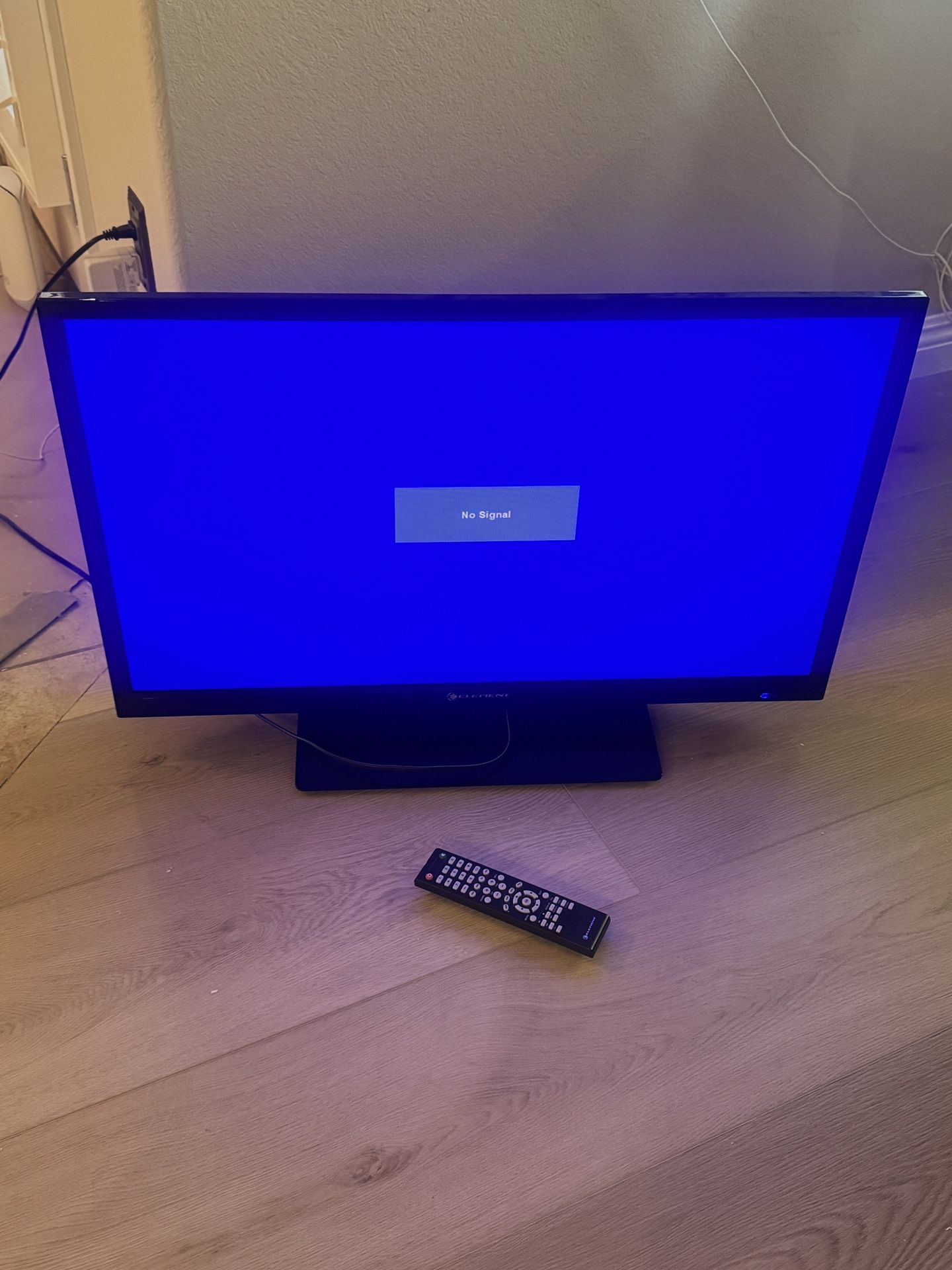 Working Element Electronics Not Smart  TV Model: 20ELEFW328 32 inch Tv Location 89131 Zip