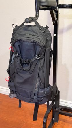 Dakine Poacher 22L Backcountry Ski & Snowboard Backpack