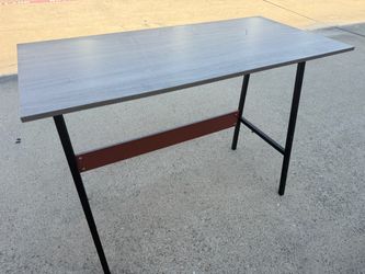 Small writing desk