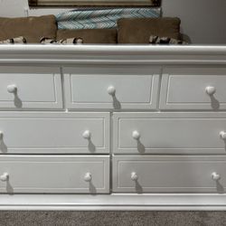 Dresser/changing Table 