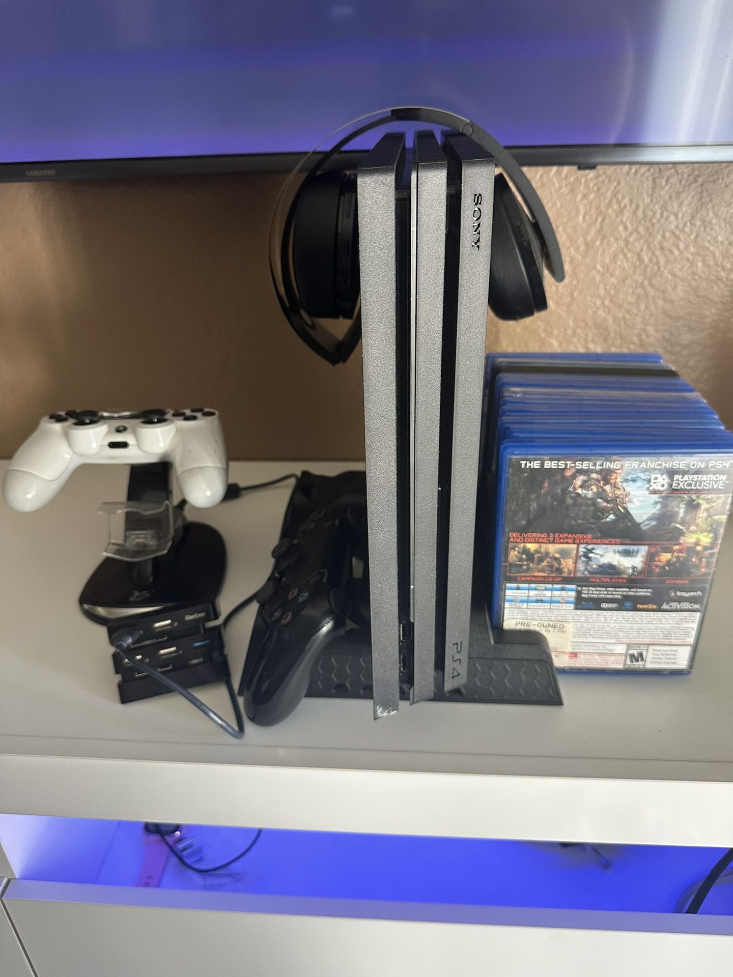 PS4 1tb With Lots Of Accessories. Controllers, Games, Headphones