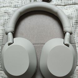 Sony WH-1000XM5 Headphones (Only Used a Couple Of Times)