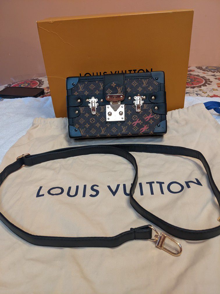 louis vuitton monogram M61711 for Sale in Queens, NY - OfferUp