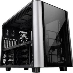 Spacious PC Case, Thermaltake, Great For Gaming With Nvidia 4090 And Other Large GPUs