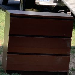 Dresser. Plenty Of Space In These Drawers!!!