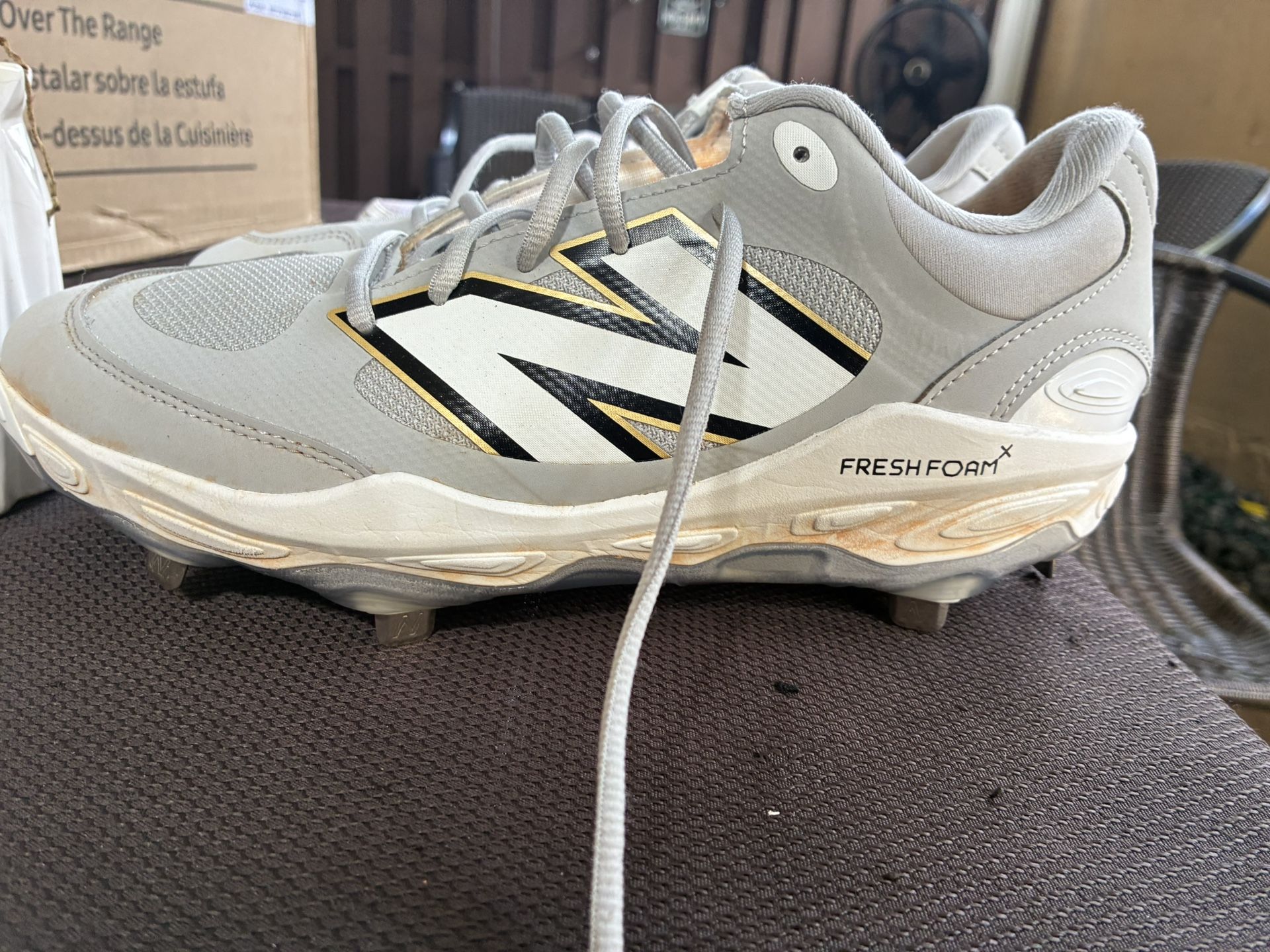 Barely used New balance cleats metal baseball