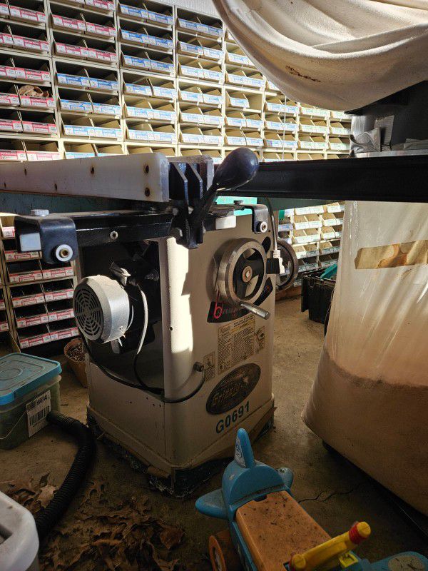 Commercial Grizzly table saw and dust collector
