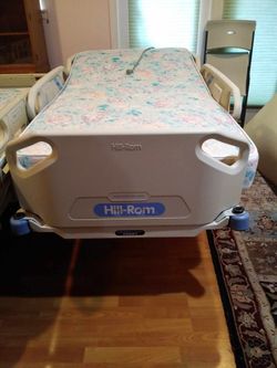 Hill Rom Electric Bed With Air Mattress With Perxussion Mode And Rotattion It Needs Maintenance Not Deflating But It Works Great For Someone That Can'