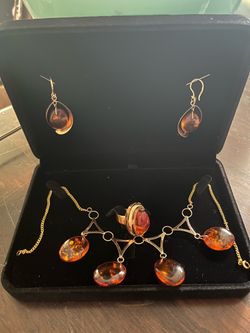 Gold 14 K Amber Set