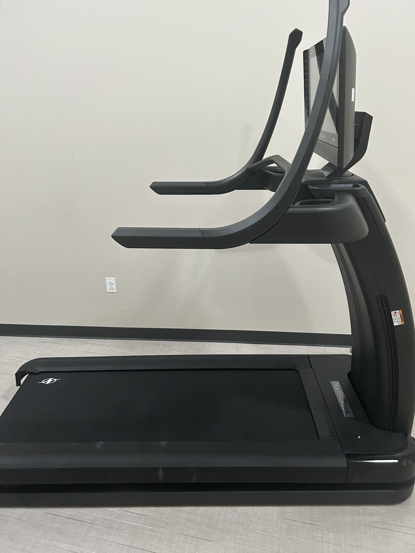NordickTrack X22i Commercial Grade Treadmill