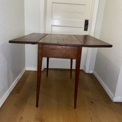  Antique Early American/Federal Period Drop Leaf Table