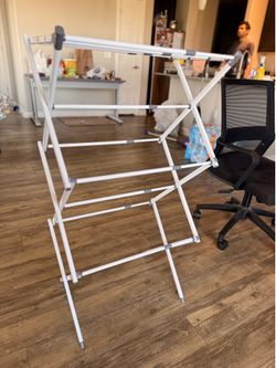 Laundry drying rack