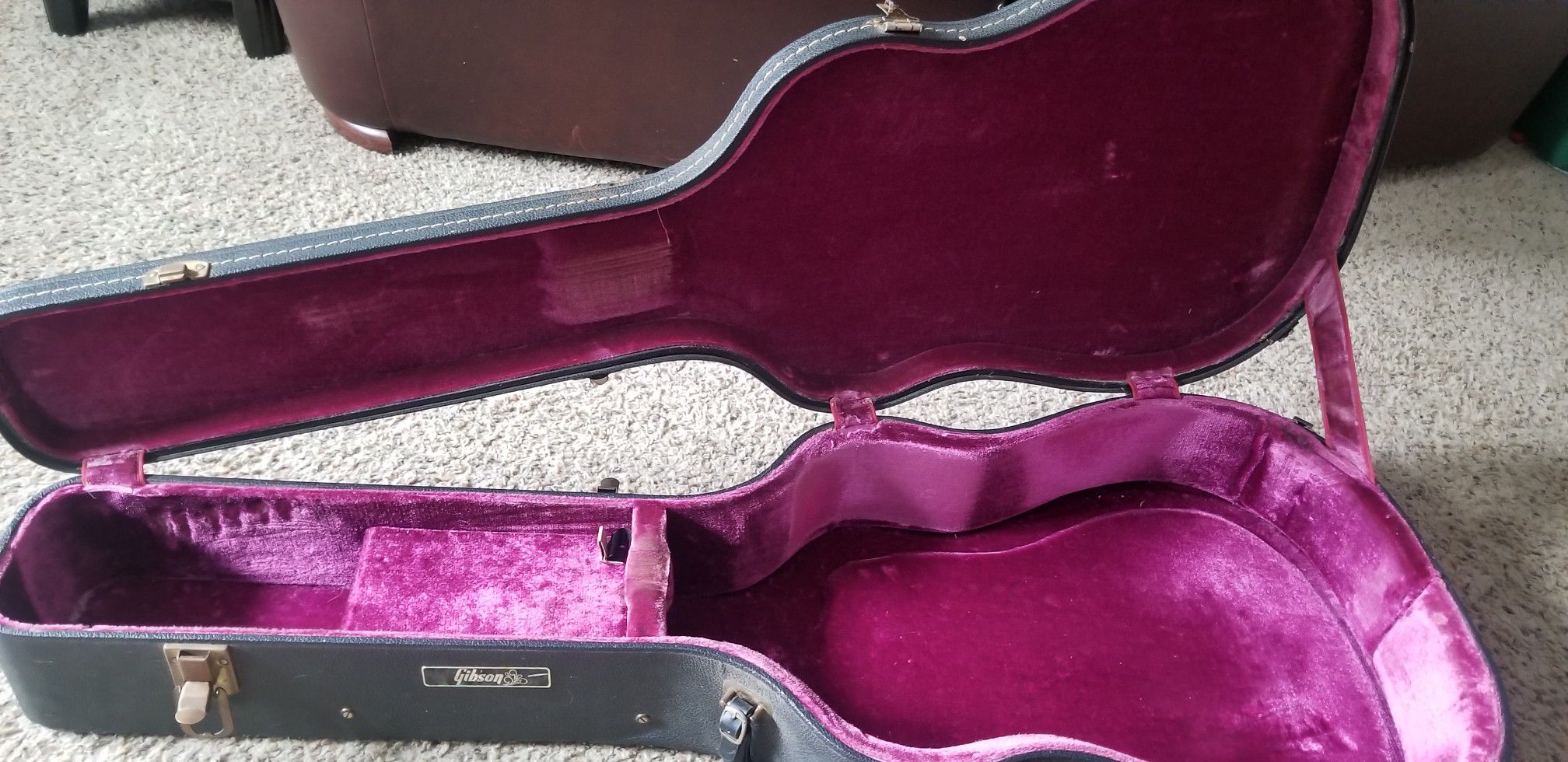 Vintage 1970's Gibson Acoustic Guitar Hard Case
