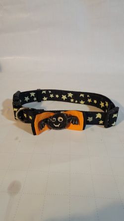 Halloween-Themed Dog Collar Bat Bow Tie From Wet Nose Designs Glow In The Dark For Necks Size 18-26 Inches Excellent Condition The Halloween-Themed Do