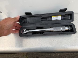 PITTSBURGH PRO 1/4 in. Drive, 20 to 200 in-lb Click Torque Wrench