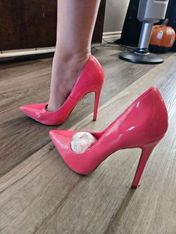 High heels lightly used size 7