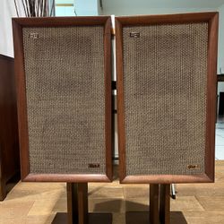 Realistic SOLO-3 bookshelf speakers pair, good working