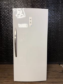 FRIGIDAIRE STANDUP FREEZER w/WARRANTY! R3089A