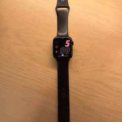 Apple Watch Series 9 (45mm, GPS, aluminum case) in excellent condition