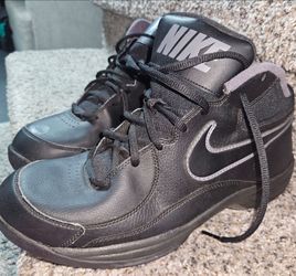 Mens Nike Sneakers 9.5