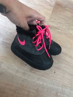 Nike ACG boots size 6 toddlers