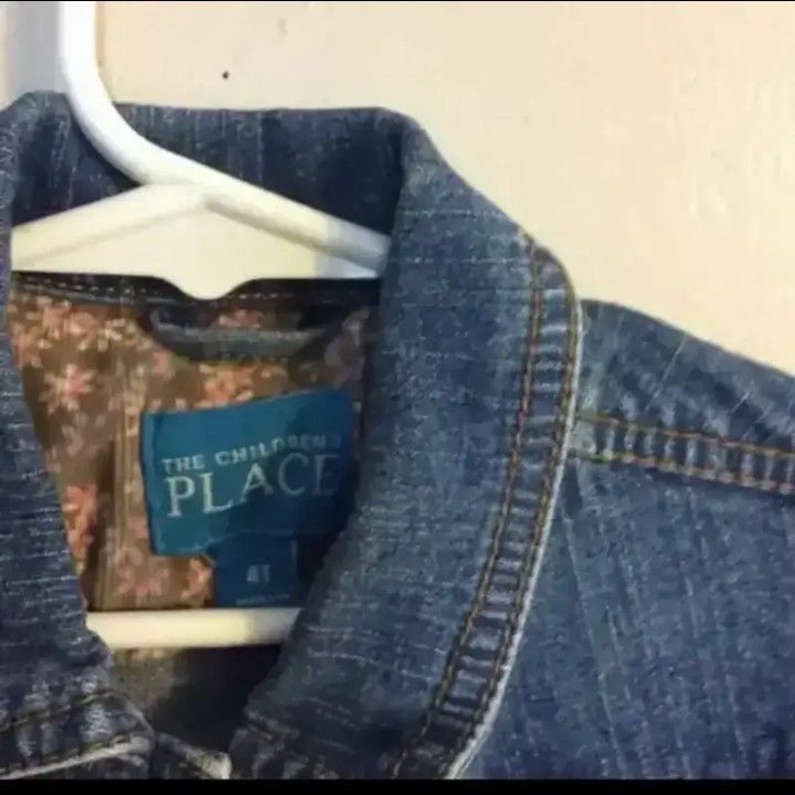 TODDLERS JEAN JACKET.....IN EXCELLENT CONDITION... SIZE 4T