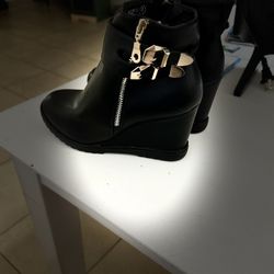 Black Boots 