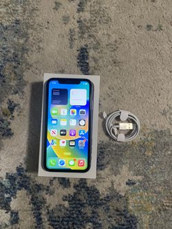 iPhone XR 128g Unlocked for Sale in Chicago, IL - OfferUp
