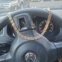 Guess Necklace – Brand New – $30 (Quick Sale!)