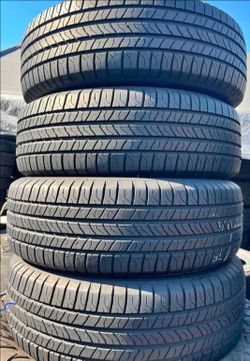 215 65 17 Michelin Tires Con 80% de Vida Las 4
