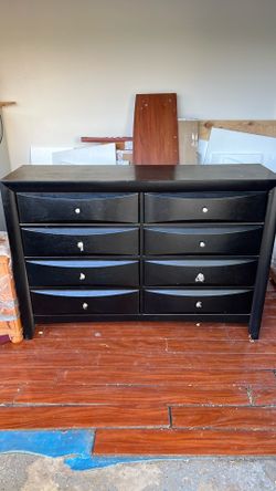 🪵 8-Drawer Dresser for Sale – Good Condition