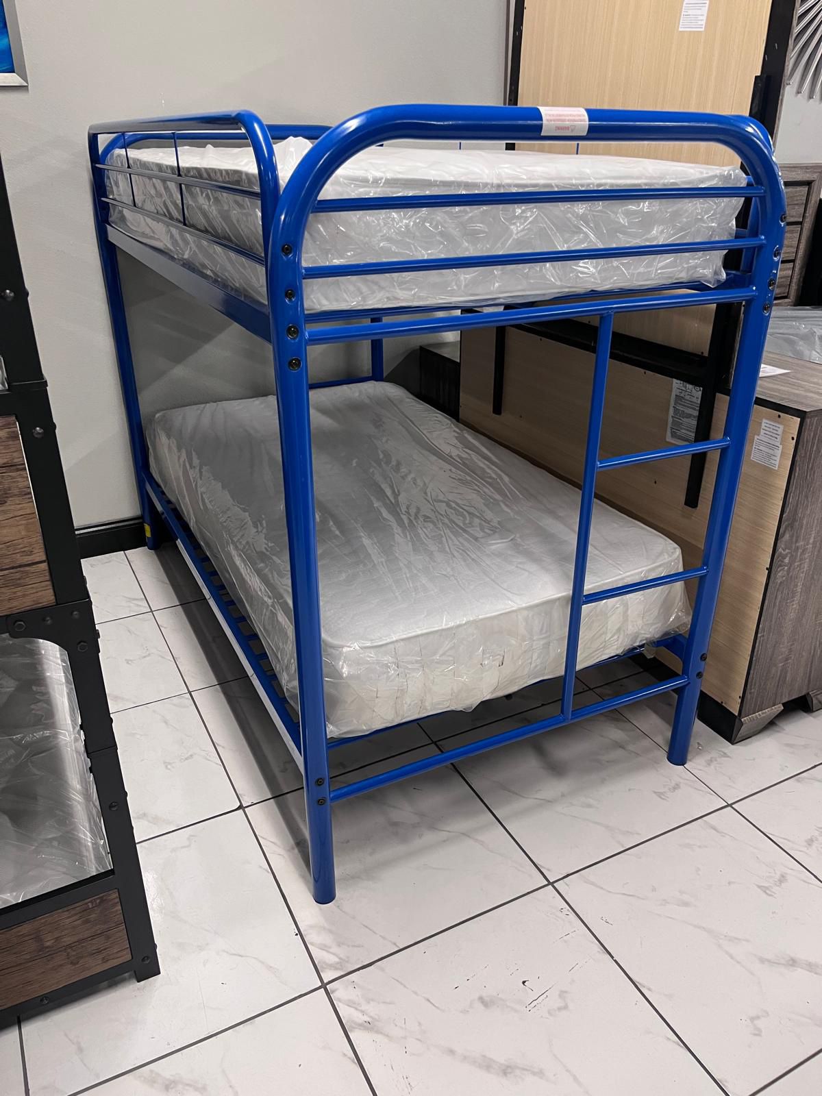 Twin/Twin Bunk Bed With Mattress 💙