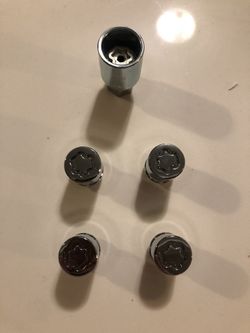 McGard Locking Lug Nut Set