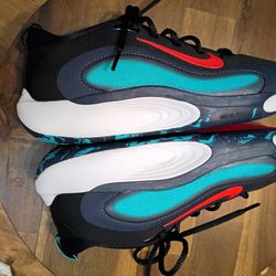 Size 7Y Nike Isofly Basketball Shoes