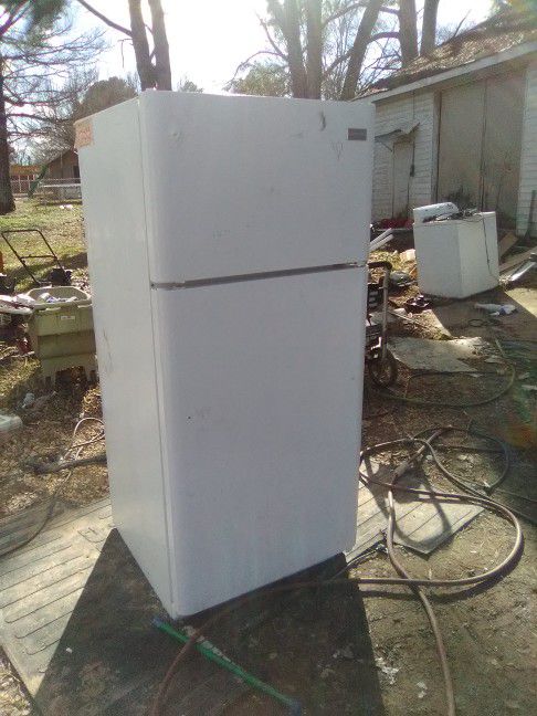 Good Refrigerator Missing A Shelf