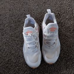 Nike Girls Tennis Shoe Size 6