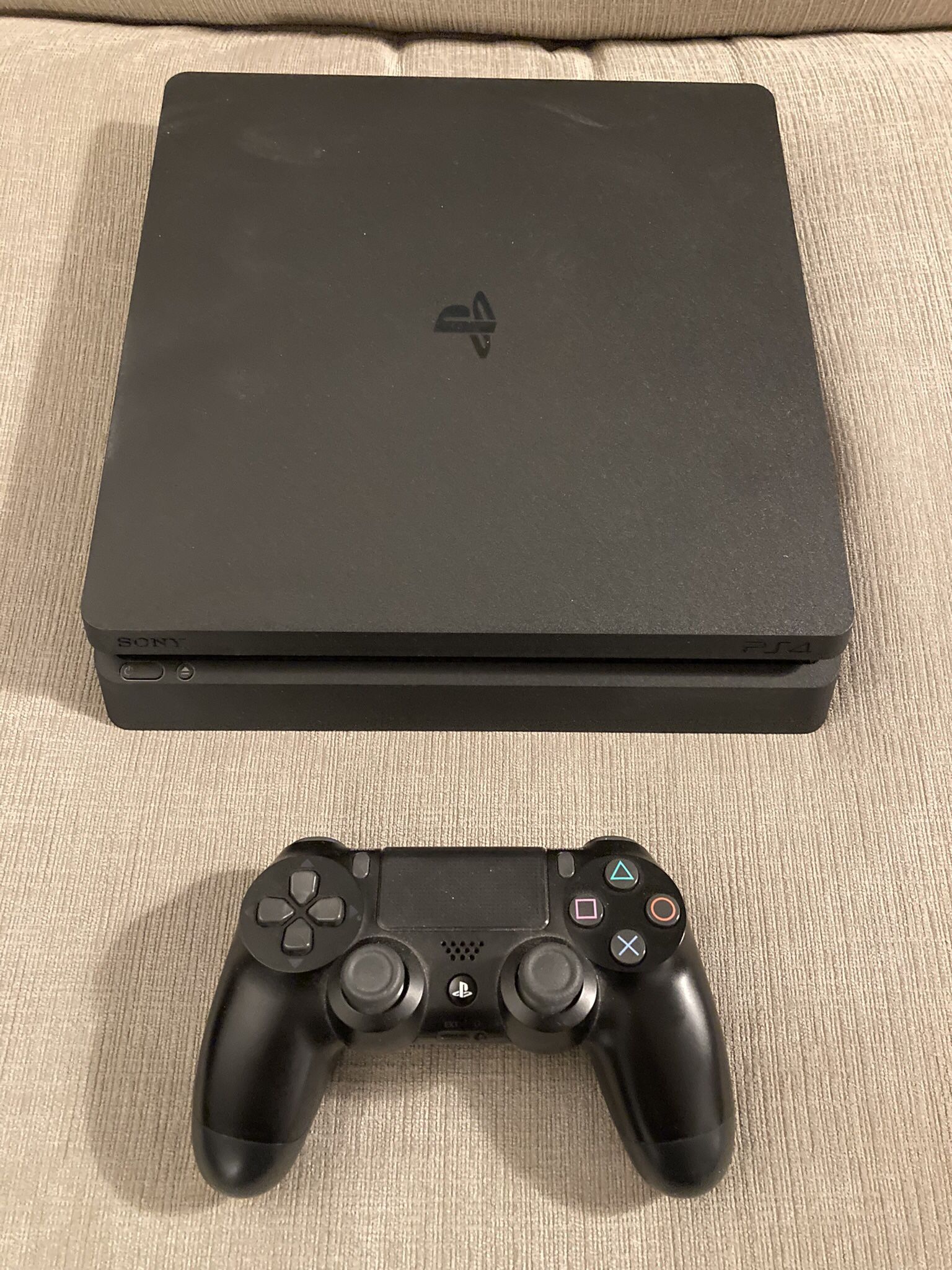 PlayStation 4 Slim 1 TB, Comes With Wireless Headphones And Controller