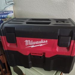 Milwaukee M18 Vacuum Not Working I Need To Be Fixed Or For Parts 