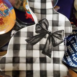 13 Black And White Ceramic/glass  Bunny Plates  $6 $20 Or 13 For $35