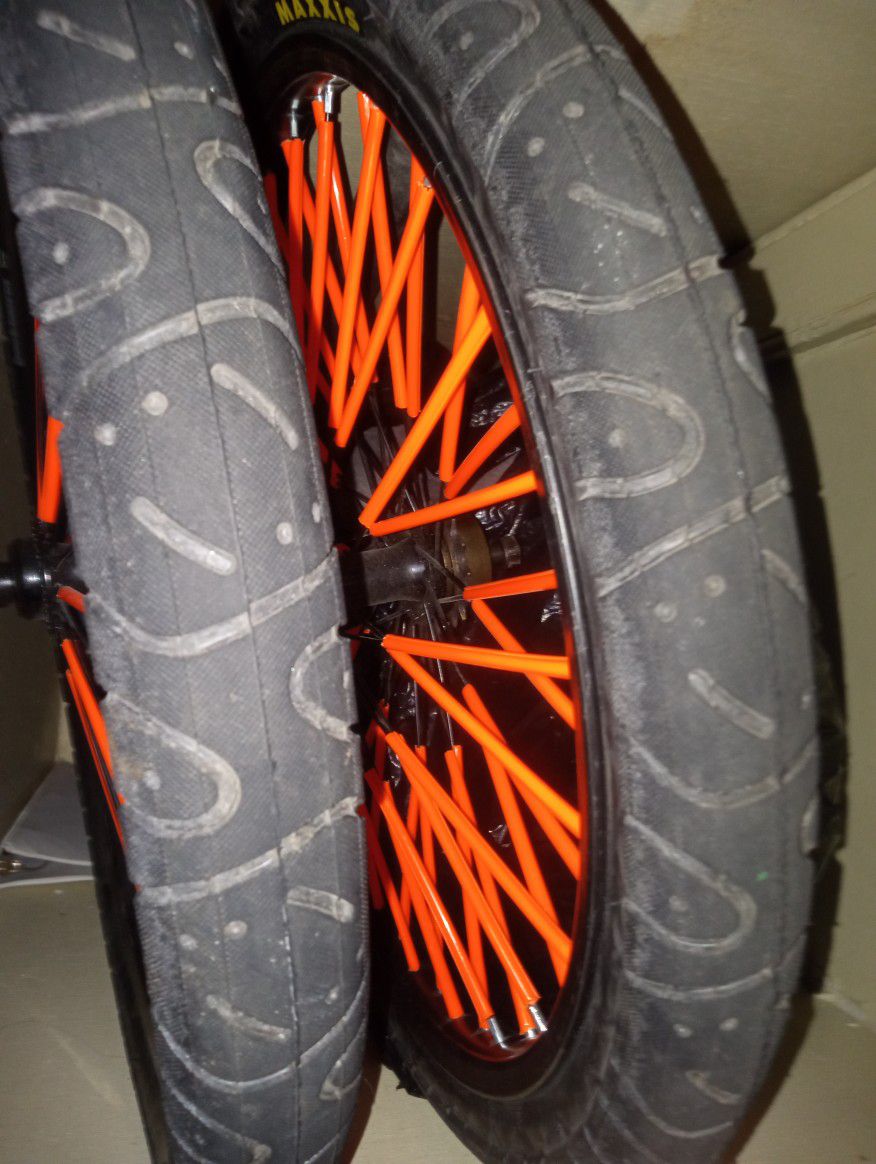 20 In BMX Maxxis Back Tire Needs A Tube